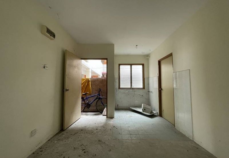 Johan Court Flat @ Alam Perdana