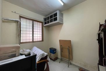 Johan Court Flat @ Alam Perdana