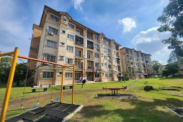 Pangsapuri Cendana, Bukit Subang