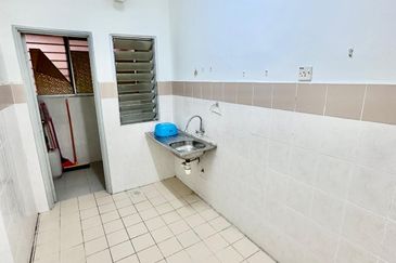 Residensi Bistaria, Ukay Bistari