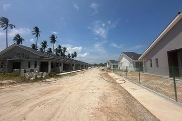 Pulau Indah ( Pulau Lumut )