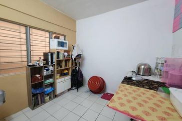 Residensi Bistaria, Ukay Bistari