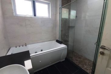 Kemensah Heights Freehold Spacious Bungalow