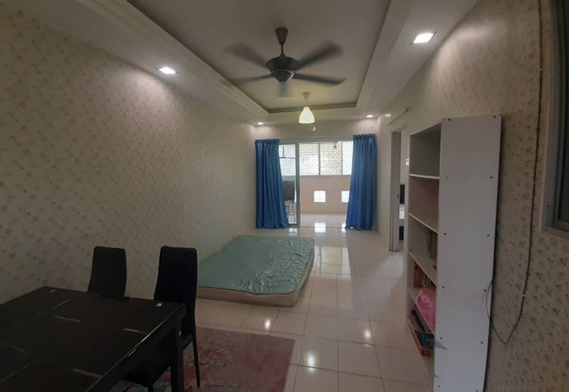 Residensi Bistaria, Ukay Bistari