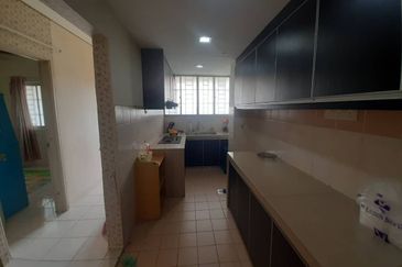 Residensi Bistaria, Ukay Bistari