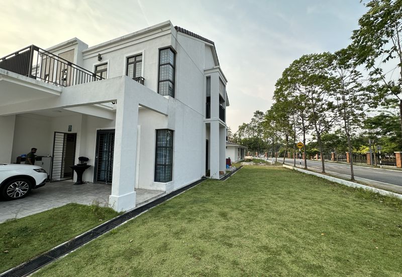 Monet Lily @ Sunsuria City