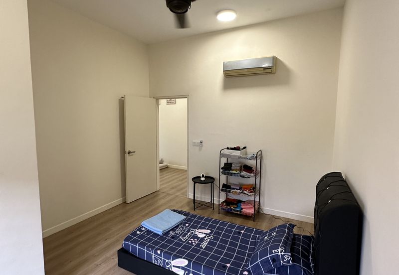 Monet Lily @ Sunsuria City