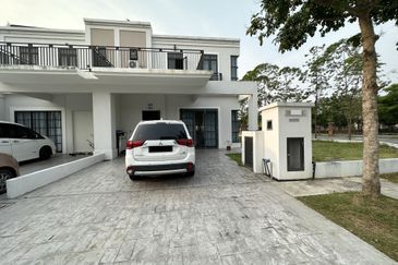 Monet Lily @ Sunsuria City