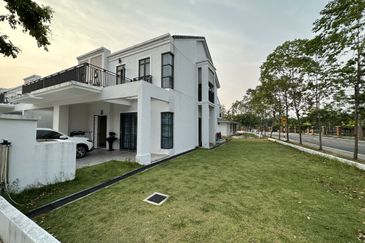 Monet Lily @ Sunsuria City