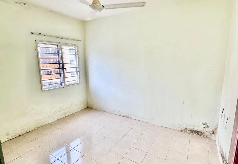 Residensi Bistaria, Ukay Bistari