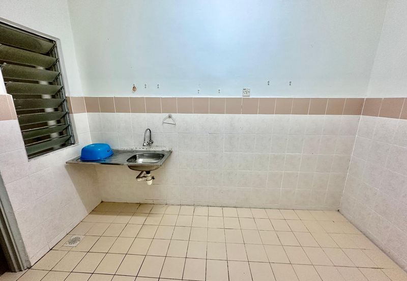 Residensi Bistaria, Ukay Bistari