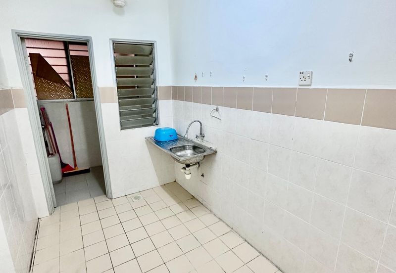 Residensi Bistaria, Ukay Bistari