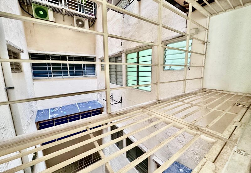 Residensi Bistaria, Ukay Bistari