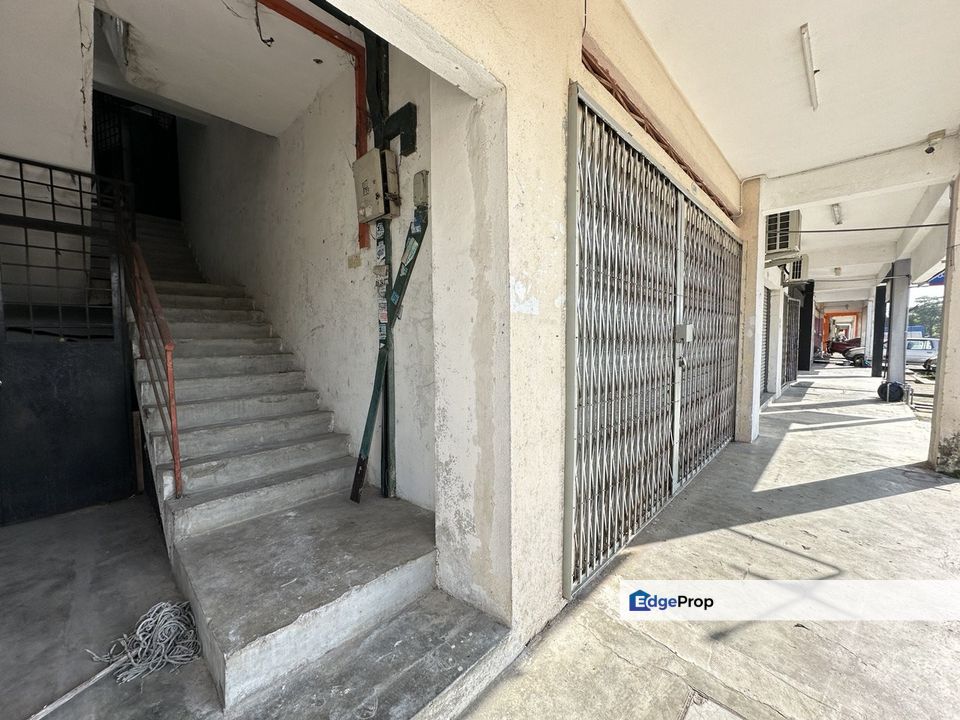 3 STOREY SHOP LOT, Kosmopleks Bandar Baru Salak Tinggi, Selangor, Sepang