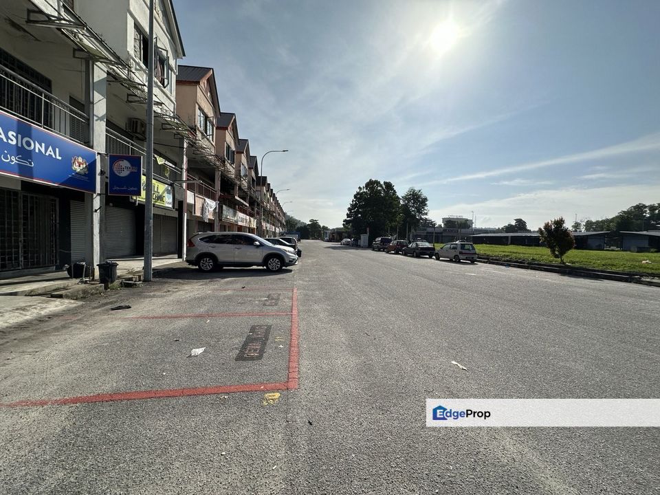 3 STOREY SHOP LOT, Kosmopleks Bandar Baru Salak Tinggi, Selangor, Sepang