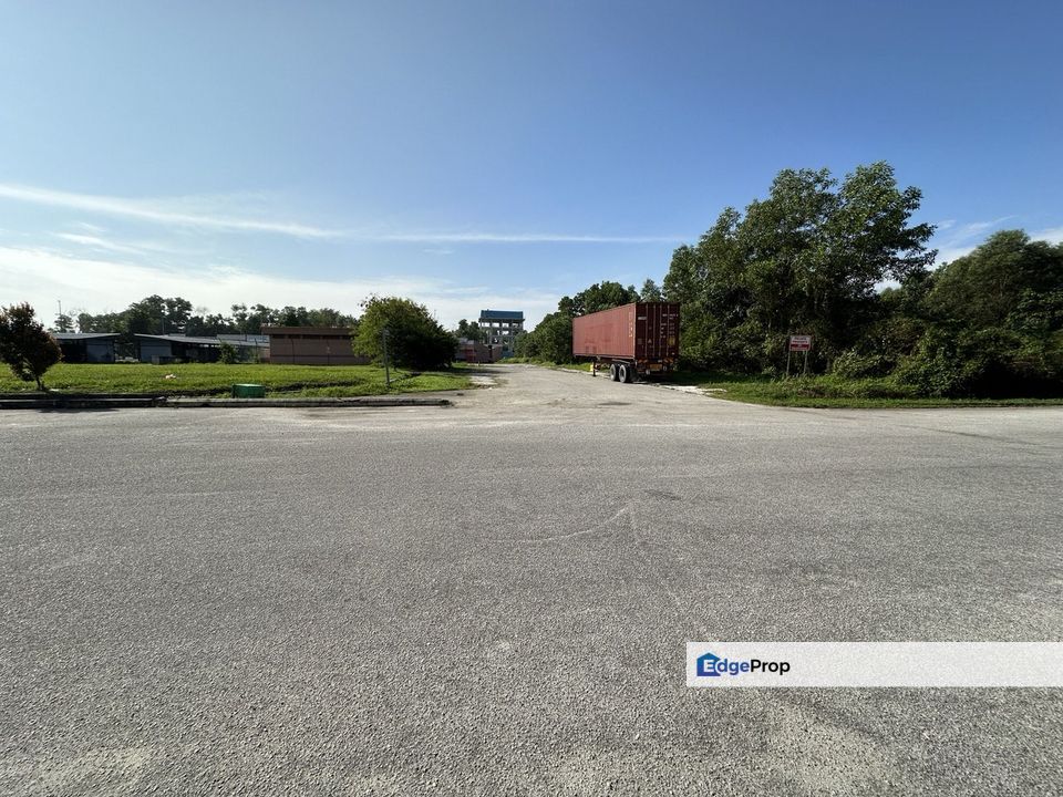 3 STOREY SHOP LOT, Kosmopleks Bandar Baru Salak Tinggi, Selangor, Sepang