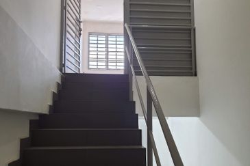 Taman Perindustrian Bukit Serdang Factory for sale