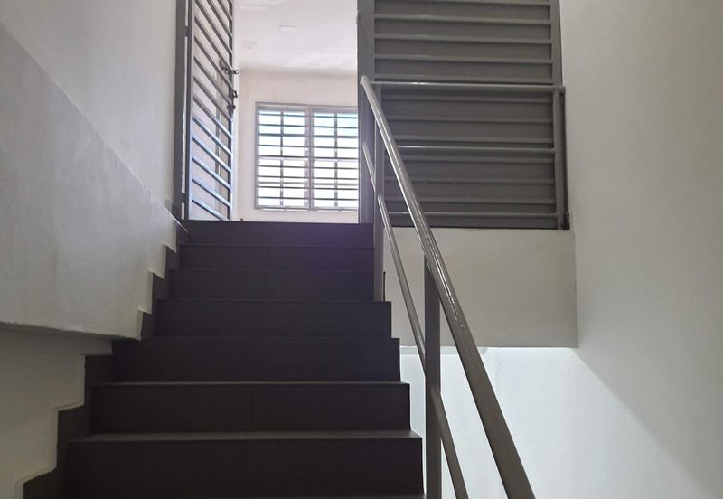 Taman Perindustrian Bukit Serdang Factory for sale