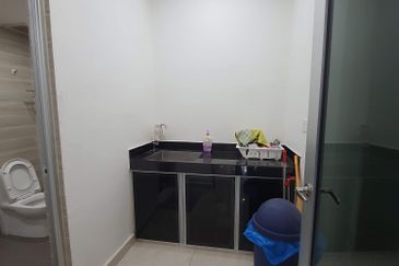 Taman Perindustrian Bukit Serdang Factory for sale