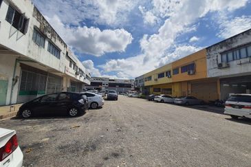 Taman Perindustrian Bukit Serdang Factory for sale