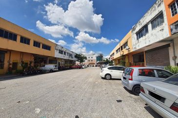 Taman Perindustrian Bukit Serdang Factory for sale