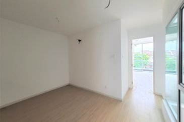 Jalan Bandar Putra Permai 4/2