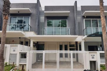 Jalan Bandar Putra Permai 4/2