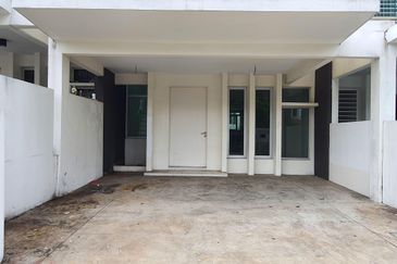 Jalan Bandar Putra Permai 4/2