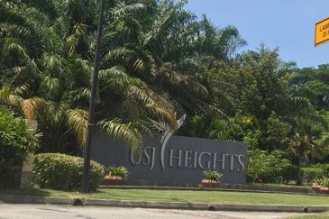 USJ HEIGHT 2.5 STOREY FOR SELL 