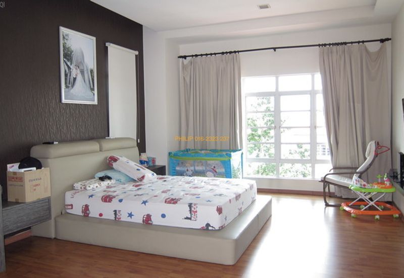 Pinggiran Putra Taman Equine