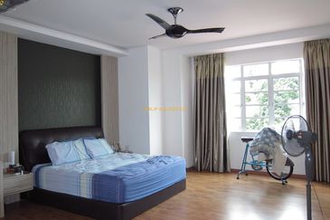 Pinggiran Putra Taman Equine