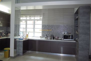 Pinggiran Putra Taman Equine