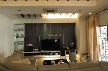 Pinggiran Putra Taman Equine