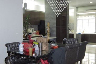 Pinggiran Putra Taman Equine