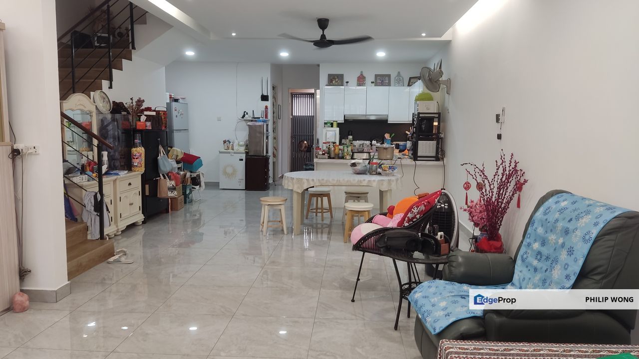 3 Storey Terrace KYK HEIGHTS Seri Kembangan Balakong, Selangor, Balakong