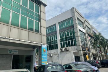 Bandar Puteri Puchong 4 Storey Shop Lot for Sales