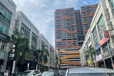 Bandar Puteri Puchong 4 Storey Shop Lot for Sales