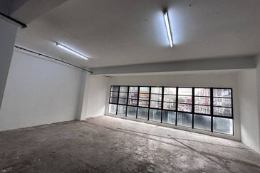 Bandar Puteri Puchong, 3 Unit Adjoining G Floor Shop Lot