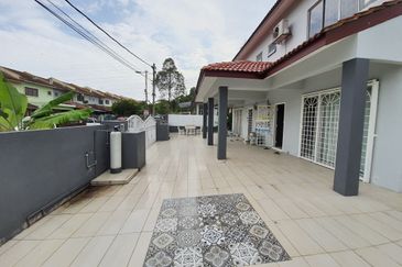 Taman Pinggiran Putra