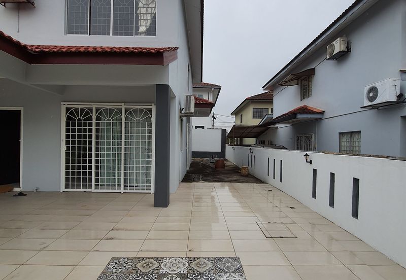 Taman Pinggiran Putra