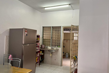 Jalan Bandar Putra Permai 4/2