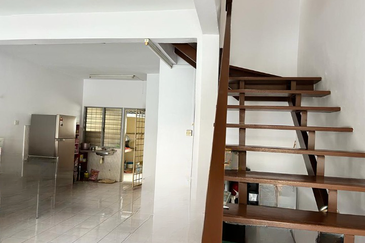 Jalan Bandar Putra Permai 4/2