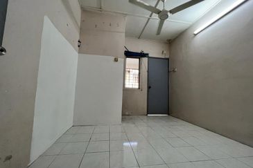 Jalan Bandar Putra Permai 4/2