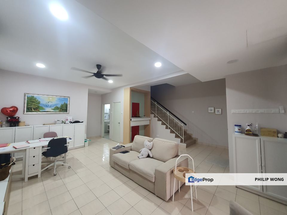 Taman Pinggiran Putra Double storey for sale 22 x 70 Moving in condition, Selangor, Seri Kembangan