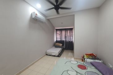 Taman Pinggiran Putra