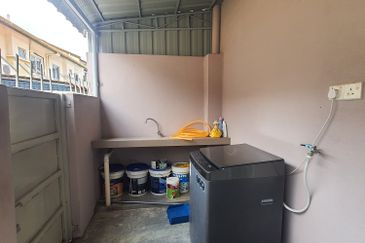 Taman Pinggiran Putra