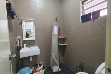 Taman Pinggiran Putra