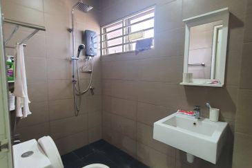 Taman Pinggiran Putra