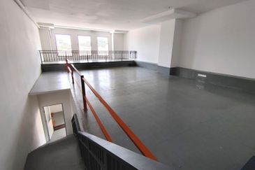 Equine Residence Shoplot