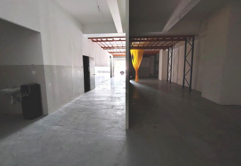 Equine Residence Shoplot